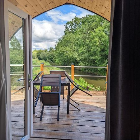 Peacock Lake Glamping Nottingham Room photo