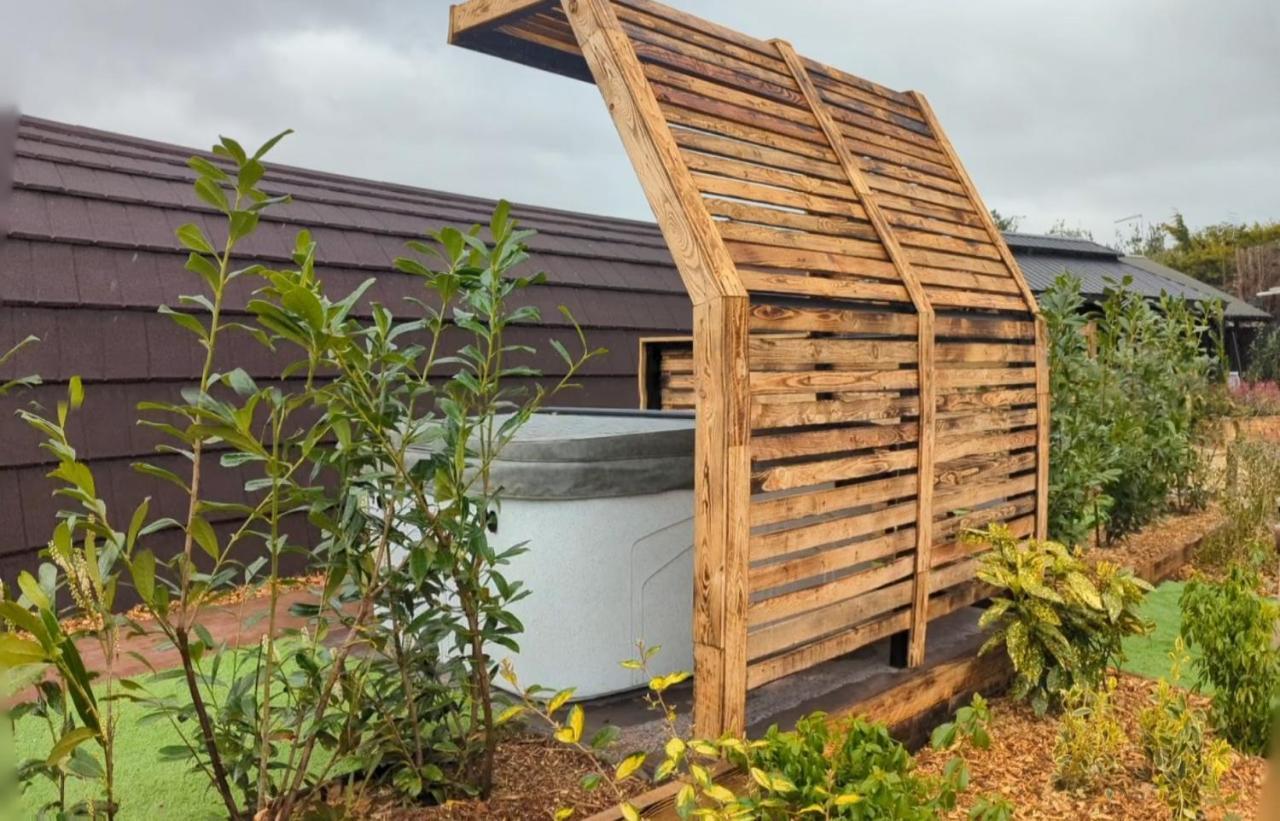Peacock Lake Glamping Nottingham Exterior photo