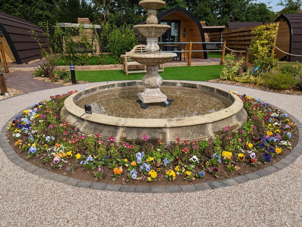 Peacock Lake Glamping Nottingham Exterior photo