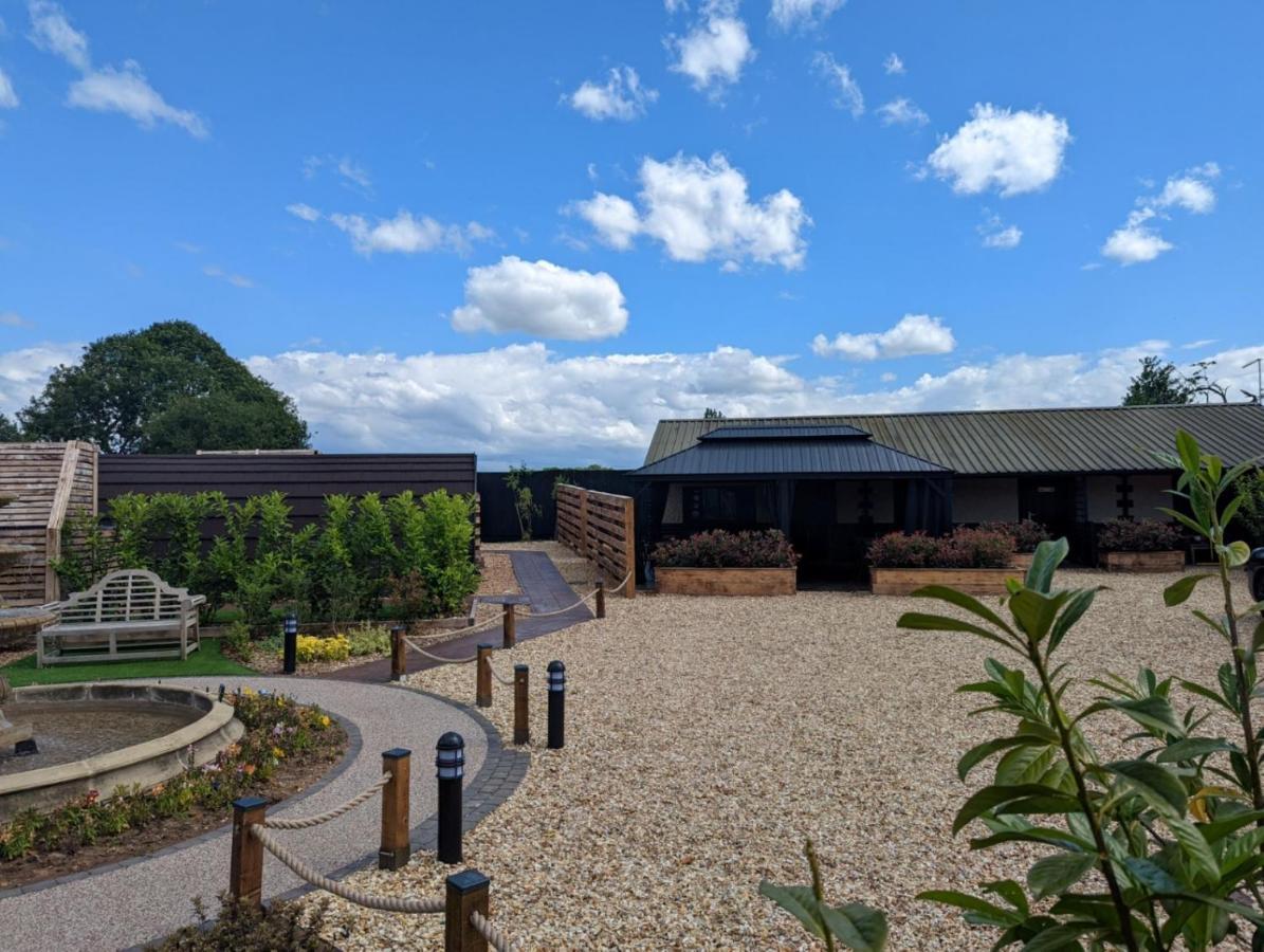 Peacock Lake Glamping Nottingham Exterior photo