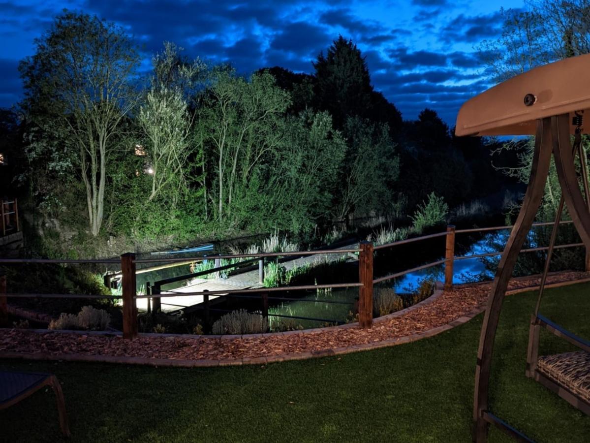 Peacock Lake Glamping Nottingham Exterior photo