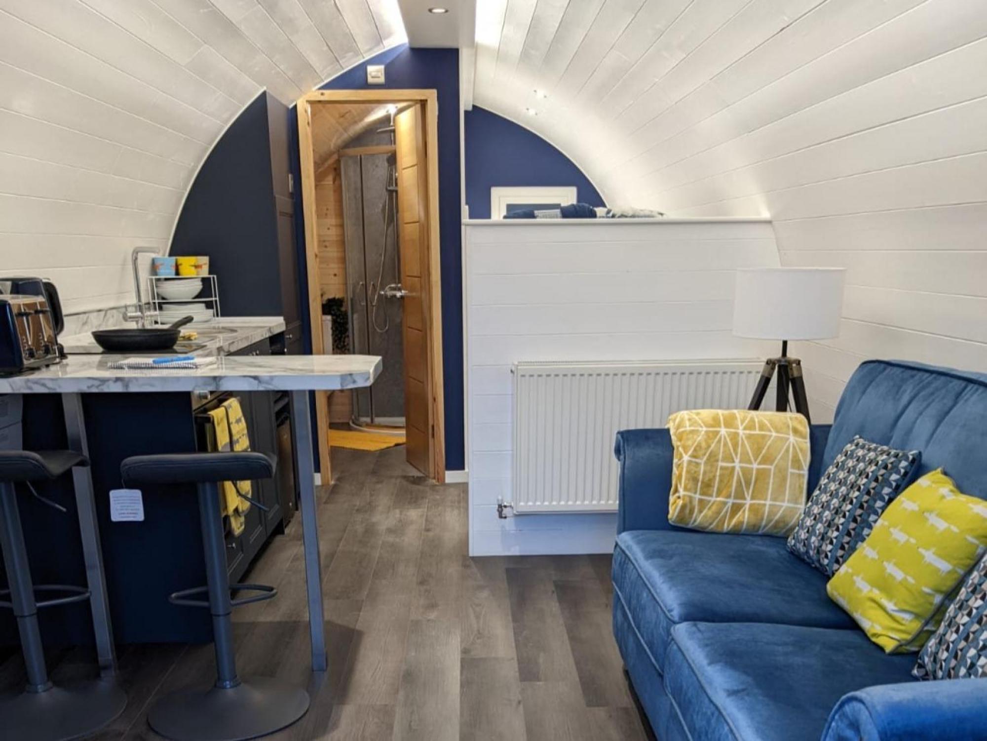 Peacock Lake Glamping Nottingham Room photo