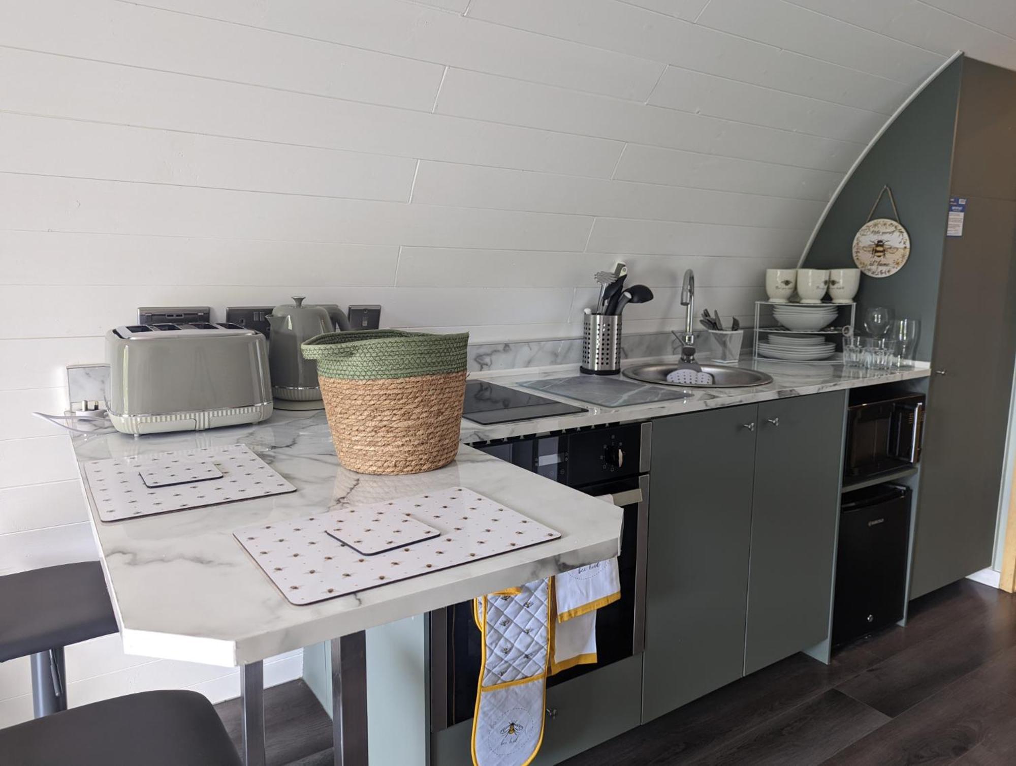 Peacock Lake Glamping Nottingham Room photo